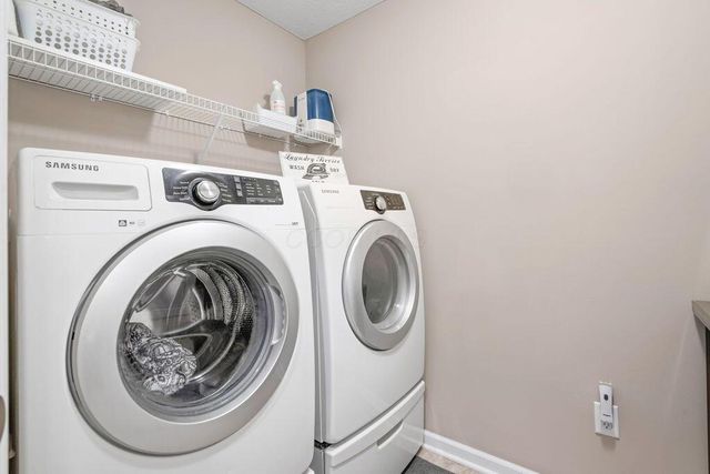 2045 E Gardenia Drive, Pataskala, OH 43062