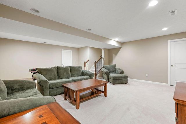 2045 E Gardenia Drive, Pataskala, OH 43062