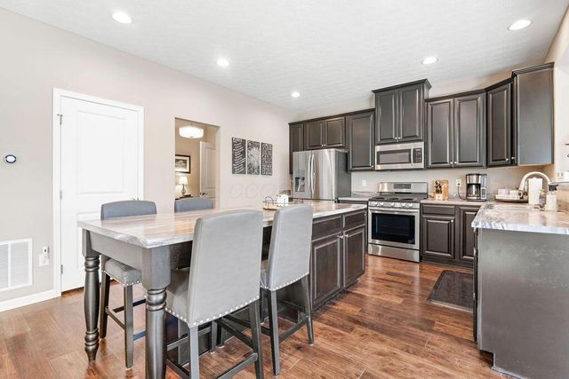 2045 E Gardenia Drive, Pataskala, OH 43062