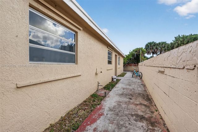 890 NW 35th Ave, Lauderhill, FL 33311