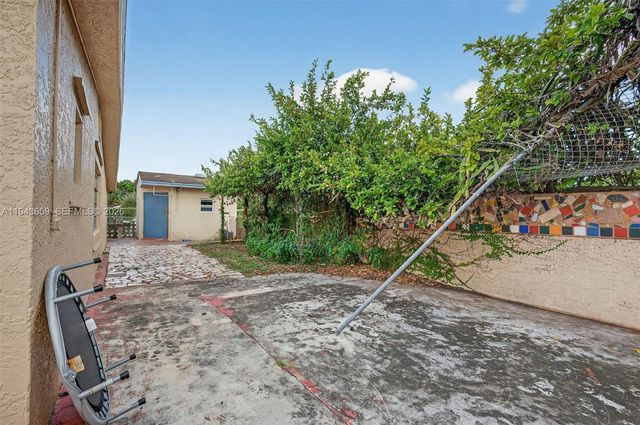 890 NW 35th Ave, Lauderhill, FL 33311