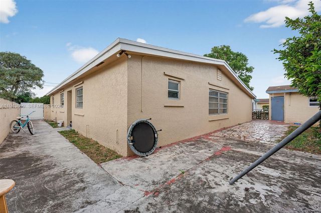 890 NW 35th Ave, Lauderhill, FL 33311