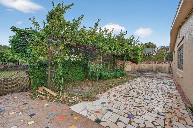 890 NW 35th Ave, Lauderhill, FL 33311