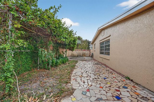 890 NW 35th Ave, Lauderhill, FL 33311