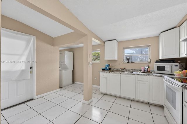 890 NW 35th Ave, Lauderhill, FL 33311