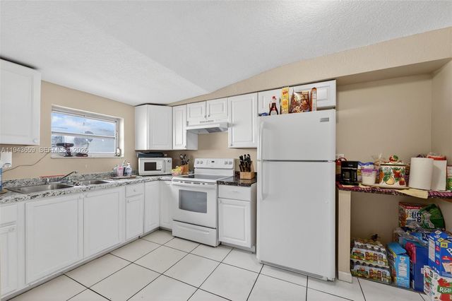 890 NW 35th Ave, Lauderhill, FL 33311