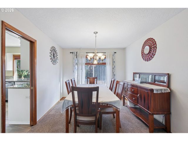 800 Se GREENWAY Dr, Gresham, OR 97080