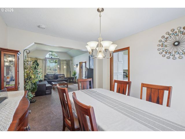 800 Se GREENWAY Dr, Gresham, OR 97080