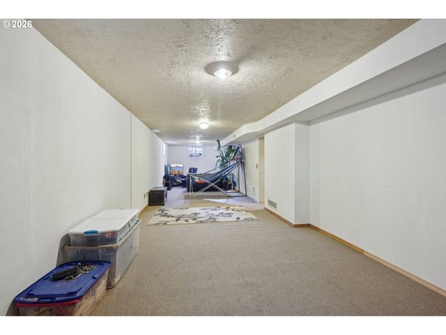 800 Se GREENWAY Dr, Gresham, OR 97080