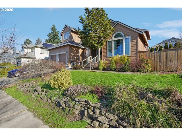 800 Se GREENWAY Dr, Gresham, OR 97080