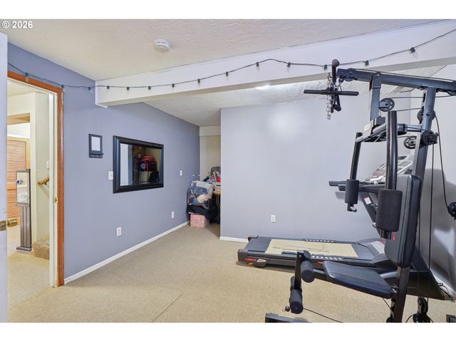 800 Se GREENWAY Dr, Gresham, OR 97080