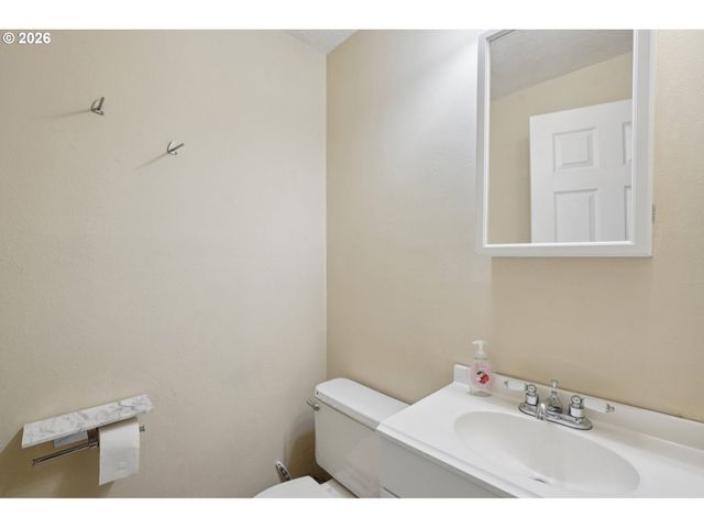 800 Se GREENWAY Dr, Gresham, OR 97080