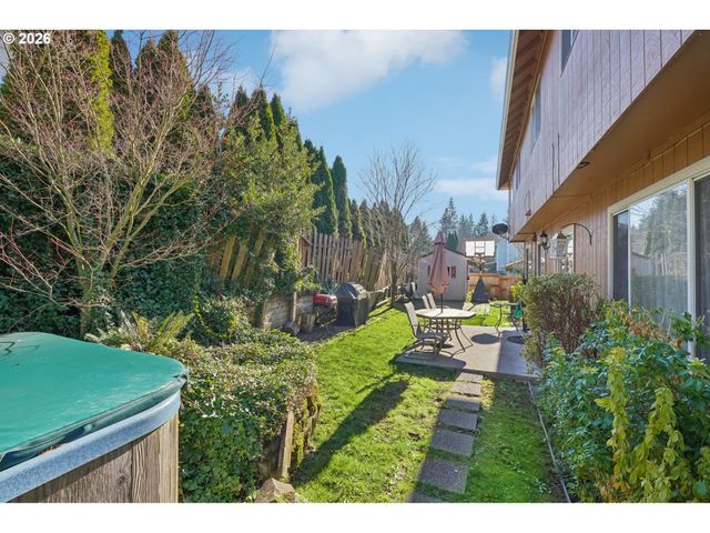 800 Se GREENWAY Dr, Gresham, OR 97080