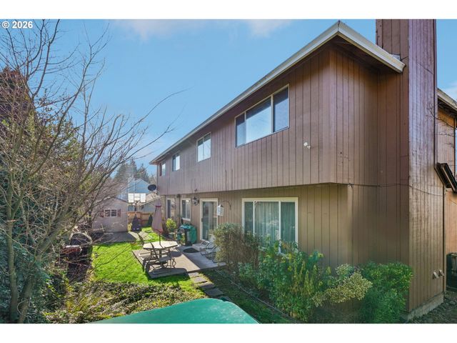 800 Se GREENWAY Dr, Gresham, OR 97080