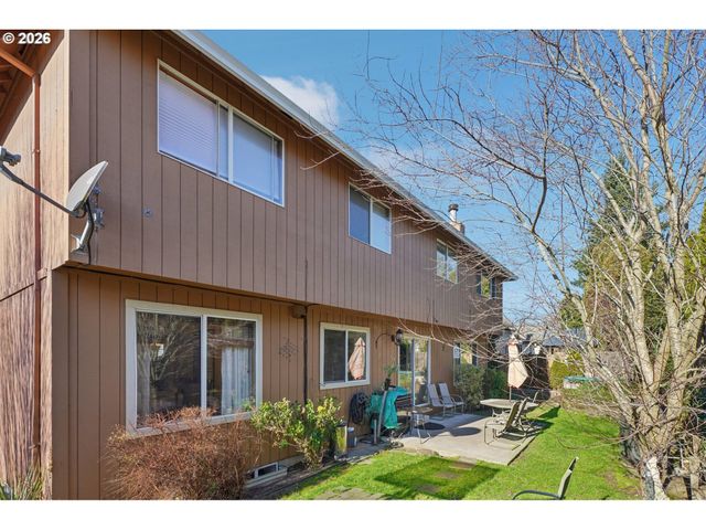 800 Se GREENWAY Dr, Gresham, OR 97080