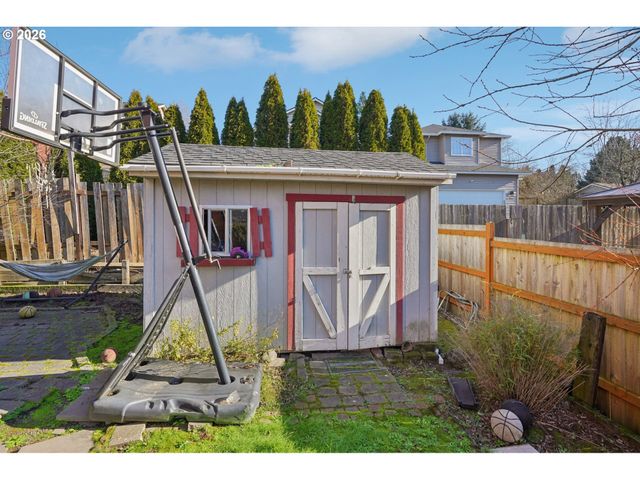 800 Se GREENWAY Dr, Gresham, OR 97080