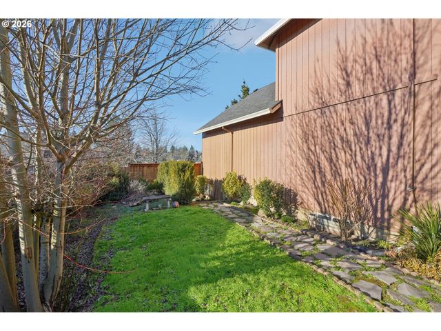 800 Se GREENWAY Dr, Gresham, OR 97080