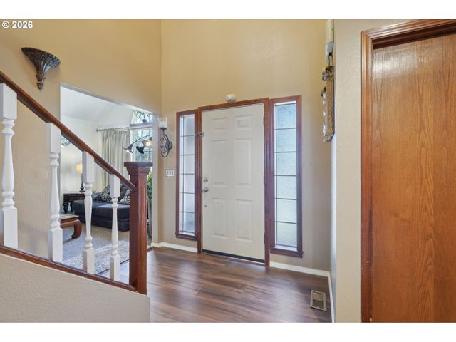 800 Se GREENWAY Dr, Gresham, OR 97080