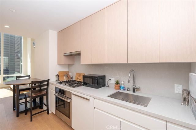 877 Francisco Street 819, Los Angeles, CA 90017
