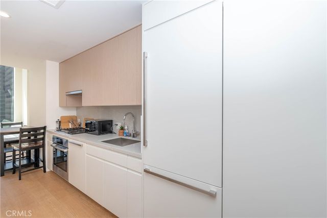 877 Francisco Street 819, Los Angeles, CA 90017