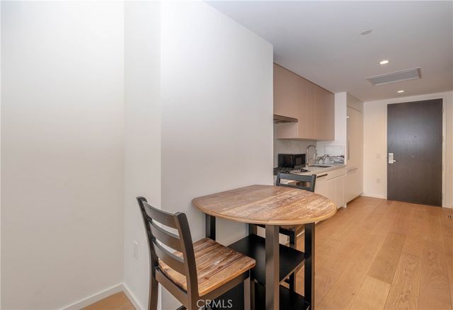 877 Francisco Street 819, Los Angeles, CA 90017