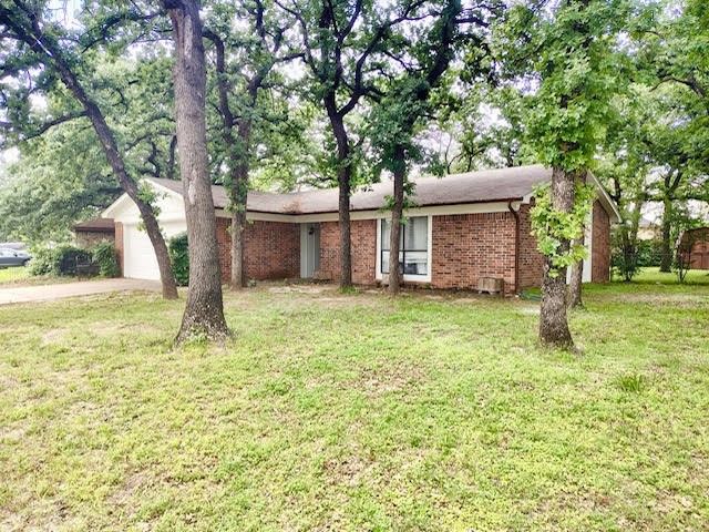 829 Lake Crest Parkway, Azle, TX 76020