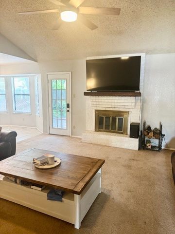 829 Lake Crest Parkway, Azle, TX 76020