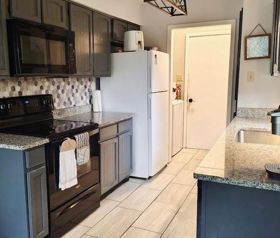 829 Lake Crest Parkway, Azle, TX 76020