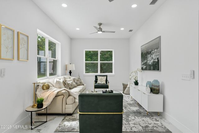 3868 CEDAR POINT Road, Jacksonville, FL 32226