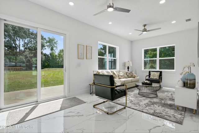 3868 CEDAR POINT Road, Jacksonville, FL 32226