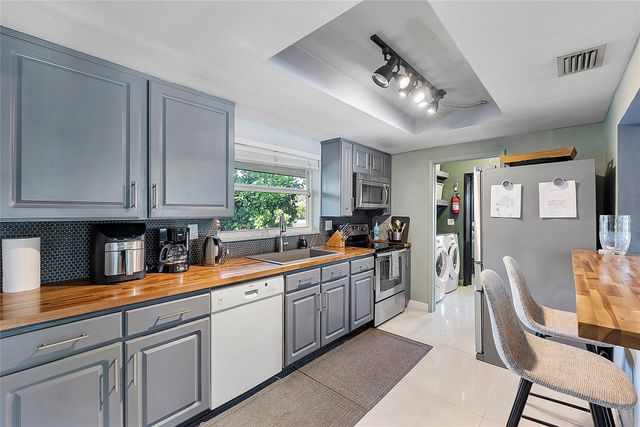 5260 NE 17th Ter, Fort Lauderdale, FL 33334