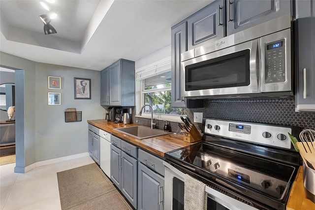 5260 NE 17th Ter, Fort Lauderdale, FL 33334