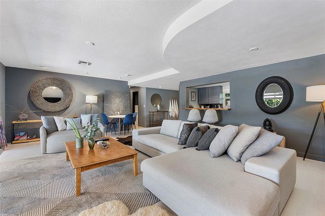 5260 NE 17th Ter, Fort Lauderdale, FL 33334