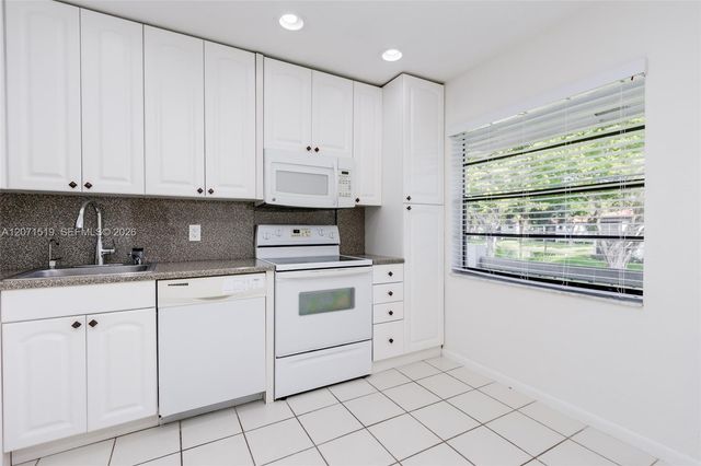 21529 Cypress Hammock Drive 35J, Boca Raton, FL 33428