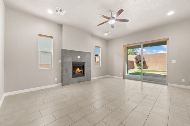 2421 Lynn Road SE, Rio Rancho, NM 87124