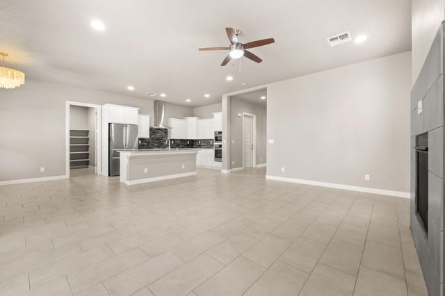 2421 Lynn Road SE, Rio Rancho, NM 87124