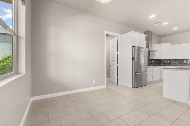 2421 Lynn Road SE, Rio Rancho, NM 87124