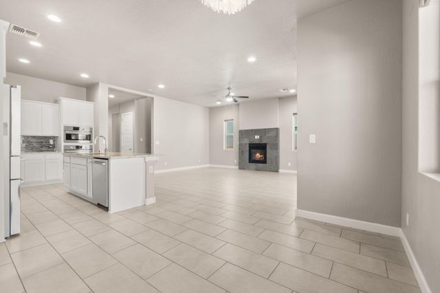 2421 Lynn Road SE, Rio Rancho, NM 87124