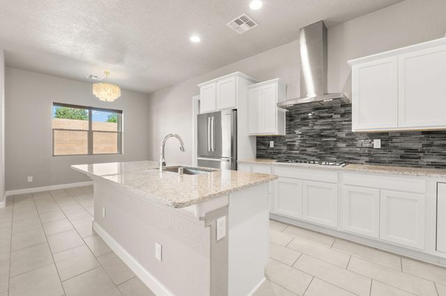 2421 Lynn Road SE, Rio Rancho, NM 87124