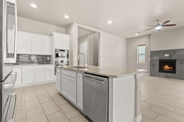 2421 Lynn Road SE, Rio Rancho, NM 87124