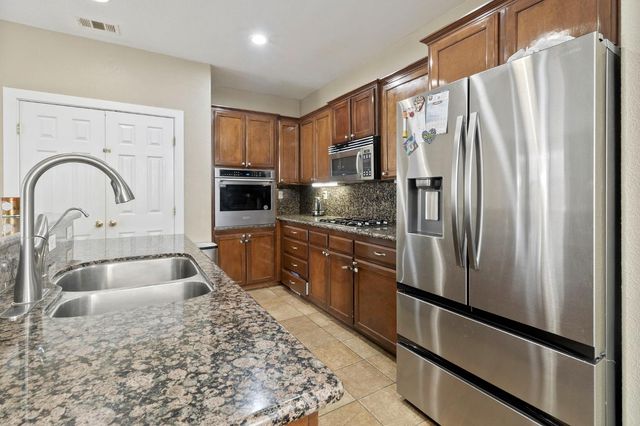 432 Meadow Creek Dr, Patterson, CA 95363