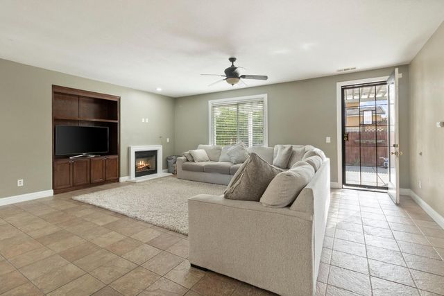 432 Meadow Creek Dr, Patterson, CA 95363