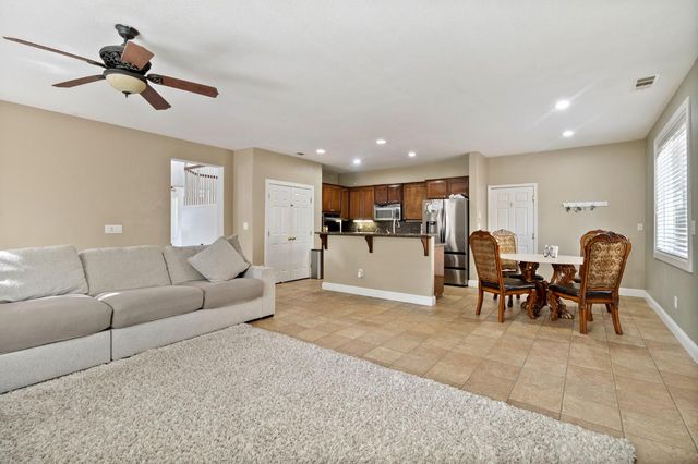 432 Meadow Creek Dr, Patterson, CA 95363