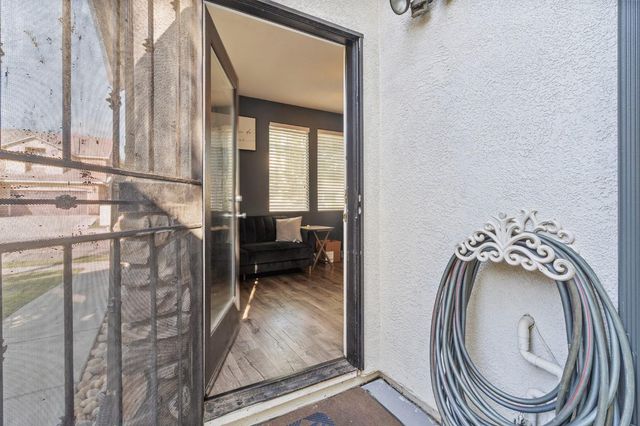 432 Meadow Creek Dr, Patterson, CA 95363