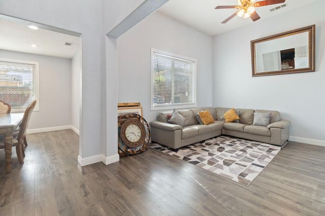 432 Meadow Creek Dr, Patterson, CA 95363