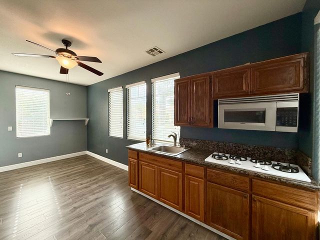 432 Meadow Creek Dr, Patterson, CA 95363