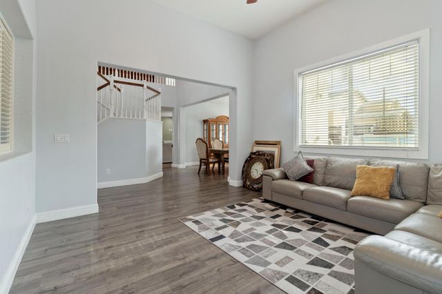 432 Meadow Creek Dr, Patterson, CA 95363