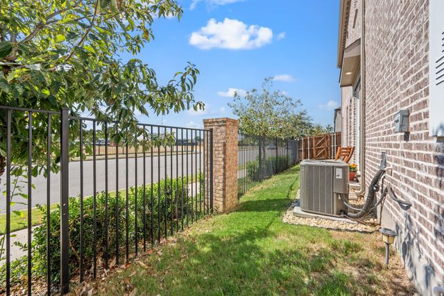6201 Queens Path, North Richland Hills, TX 76180