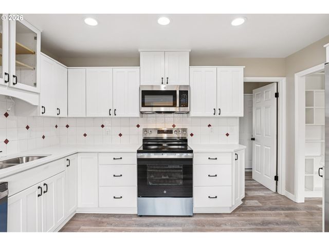 18021 Se MILL Ct, Portland, OR 97233