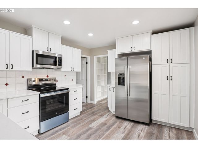 18021 Se MILL Ct, Portland, OR 97233